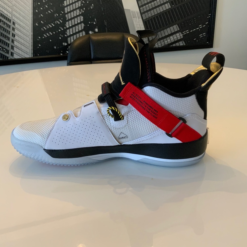Nike Air Jordan XXXIII 33 Basketball Shoes White Black Red Men’s 10.5 NIB